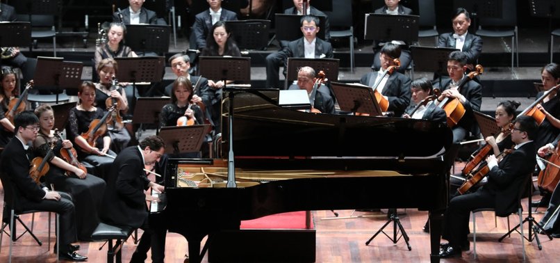 TURKISH PIANIST PLAYS WITH CHINESE ORCHESTRA