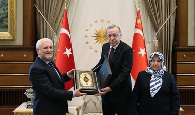 Presiden Erdoğan receives martyred jurist's parents