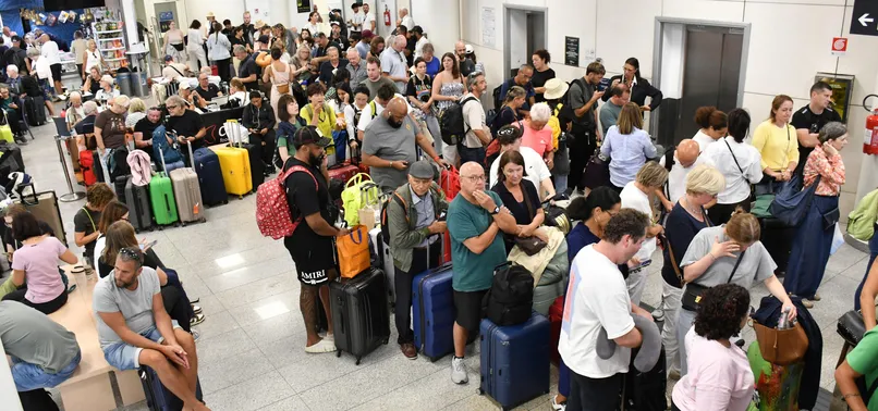 ITALYS CATANIA AIRPORT CLOSES AGAIN DUE TO ETNA VOLCANO, AFTER BRIEF REOPENING