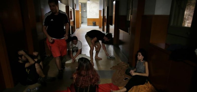 Parents and students occupy schools to defend Catalan vote