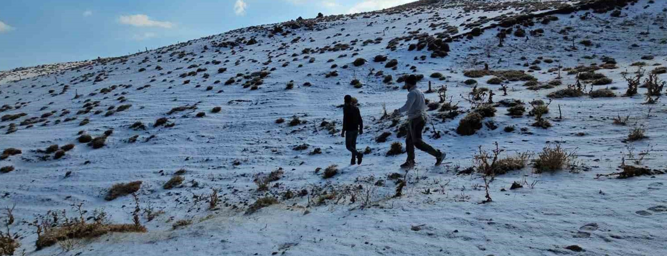 Yüksek rakımlı yerleşim yerlerindeki yaşlı ve yatalak hastalara hizmet için dağları aşıyorlar