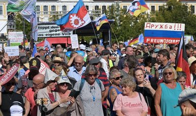 Right-wing protest against German government rallies 2,000