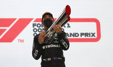 Lewis Hamilton wins Qatar Grand Prix