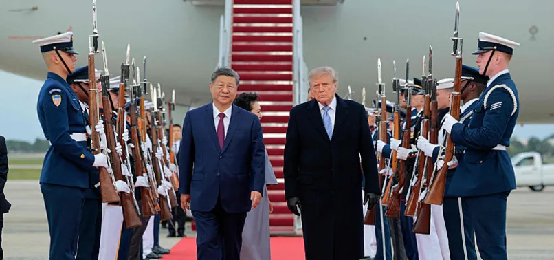 TRUMP WELCOMES CHINAS XI ON TARMAC FOR US VISIT