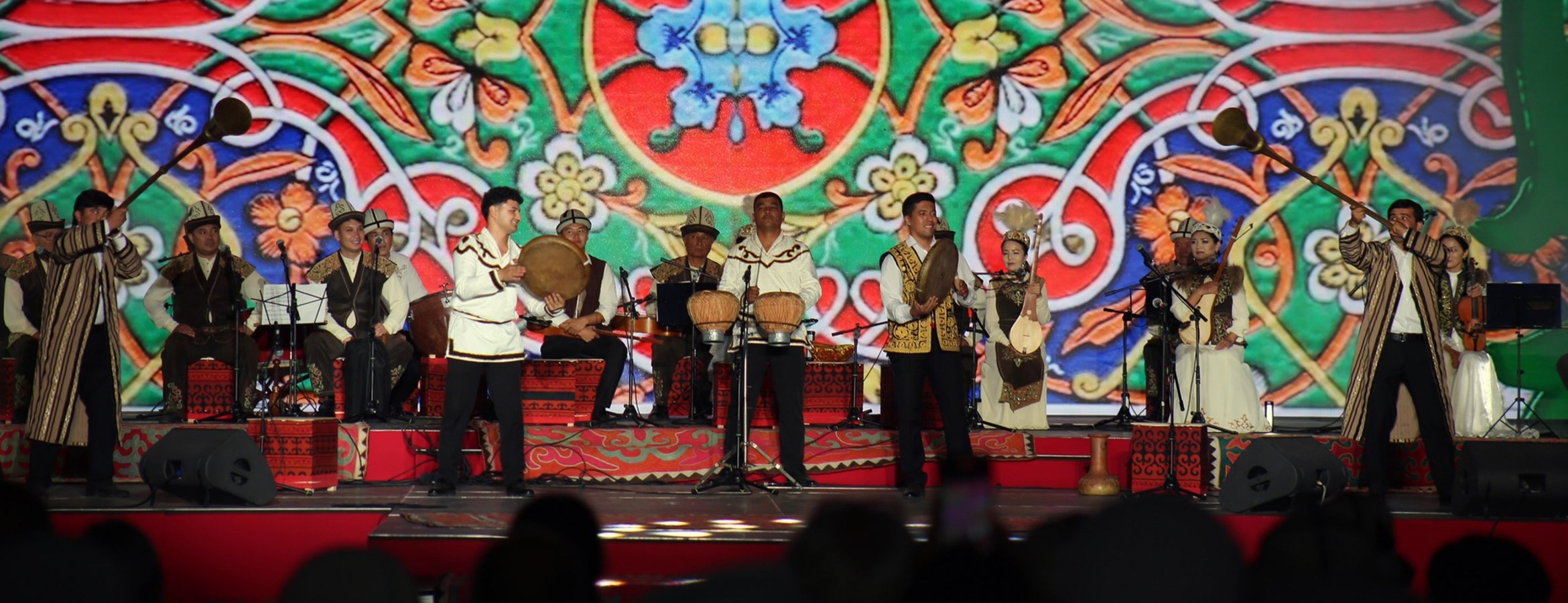 Türkiye’den İpek Yolu müzik topluluğu, Issık Göl’deki festivalde sahne aldı