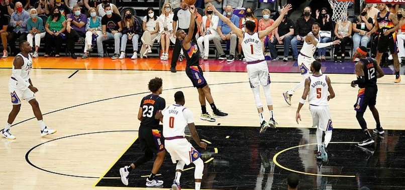 CHRIS PAUL HAS ANOTHER BIG NIGHT, SUNS ROUT NUGGETS 123-98