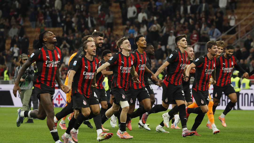 MILAN SERIE A’NIN ZİRVESİNDE