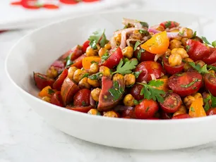 Domatesli Nohut Salatası