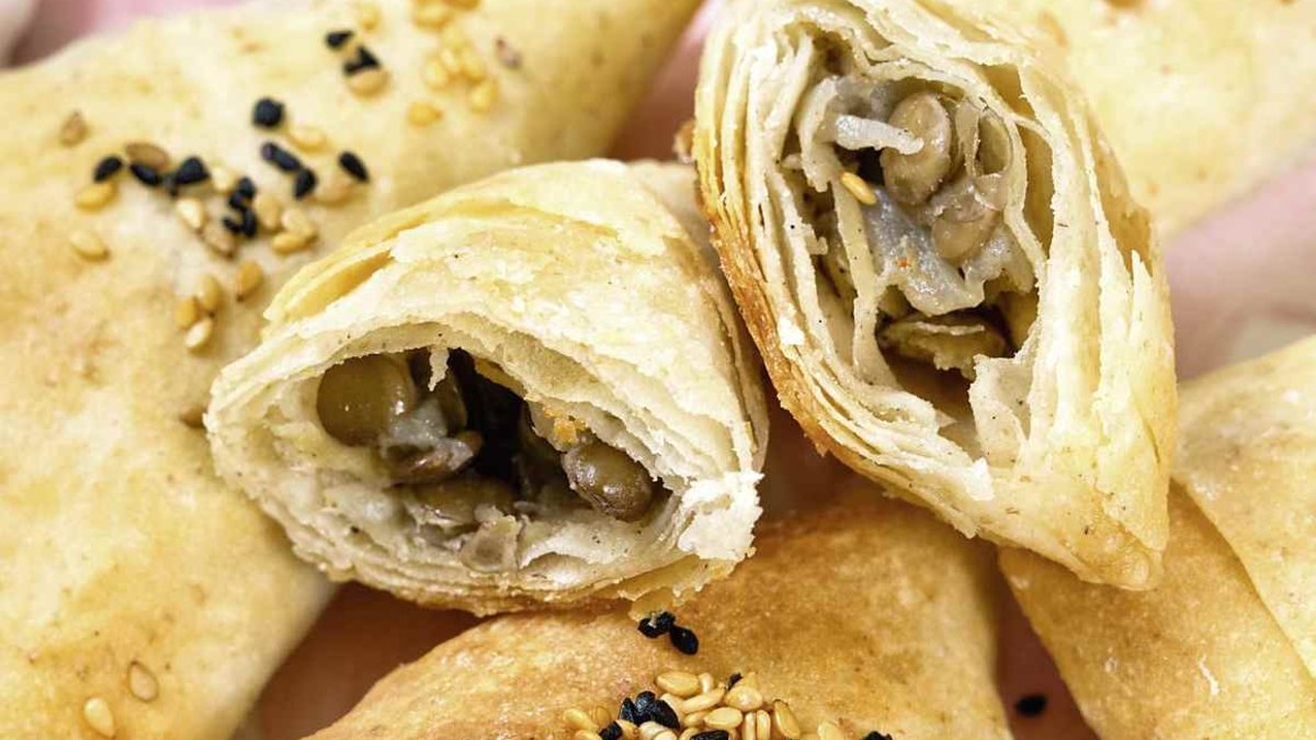 Yeşil Mercimekli Üçgen Börek