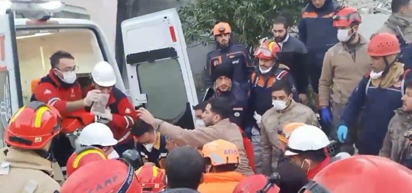 MAN PULLED ALIVE FROM COLLAPSED BUILDING 278 HOURS AFTER TÜRKIYE QUAKES