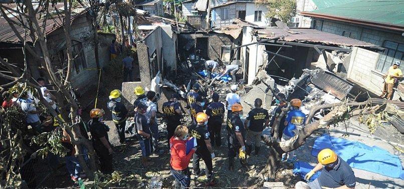 10 DEAD AFTER LIGHT PLANE CRASHES INTO HOUSE IN PHILIPPINES