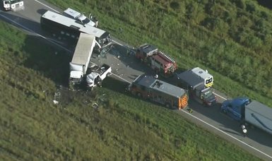 1 dead, 16 injured in 3-vehicle crash south of Orlando