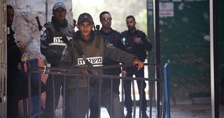 İsrail, Mescid-i Aksa’nın kapılarındaki dedektörleri kaldırıyor