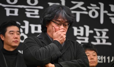 'Parasite' director condems police and S. Korean media over star's suicide