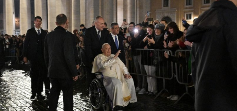 POPE CALLS FOR GRATITUDE AND HOPE AT NEW YEARS EVE SERVICE