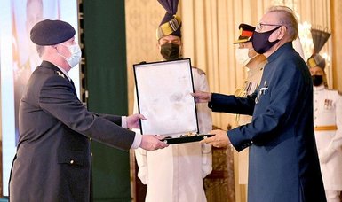 Pakistan confers medal on Turkish land forces chief