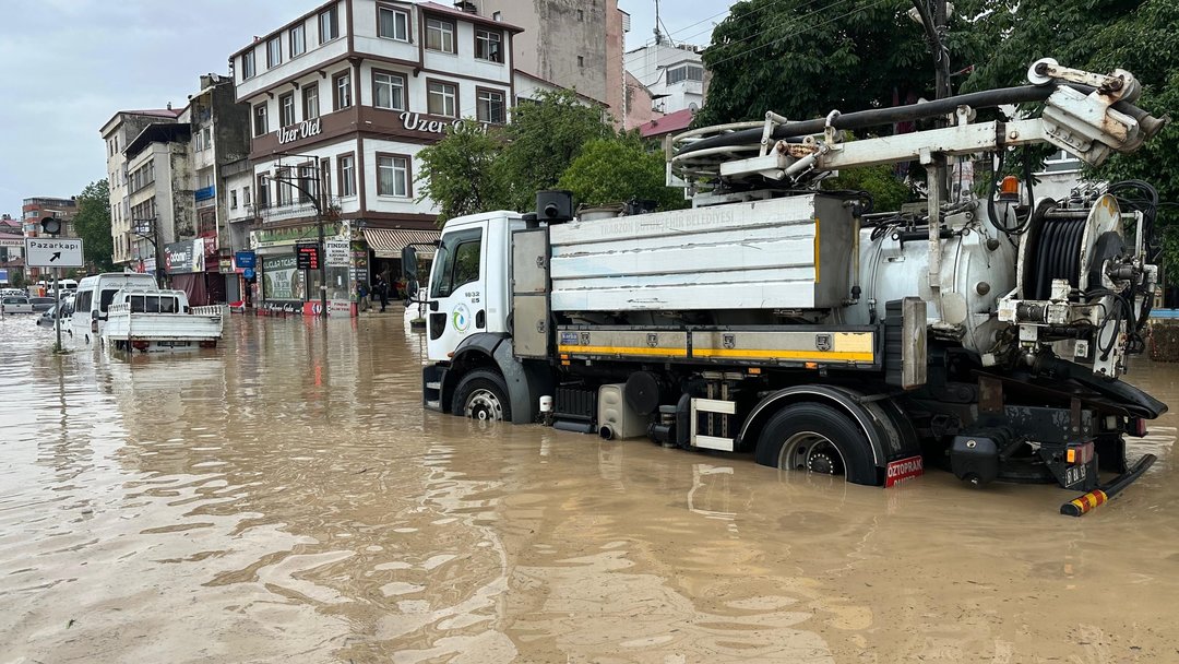TRABZON’U SEL VURDU