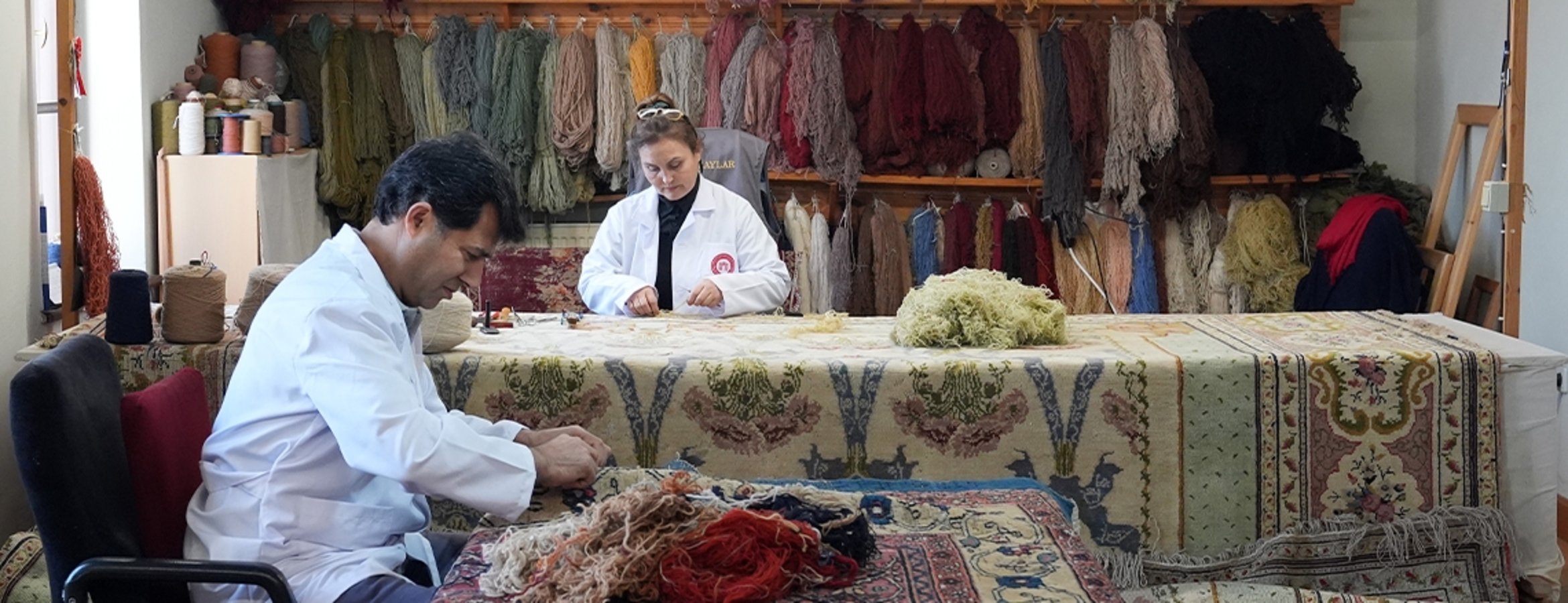 200 yıllık saray halıları usta ellerde yeniden hayat buluyor