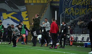Beşiktaş beat Fenerbahçe 4-3 in Turkish Super Lig derby