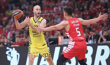 Fenerbahçe wins Game 2 to tie EuroLeague series against Olympiacos