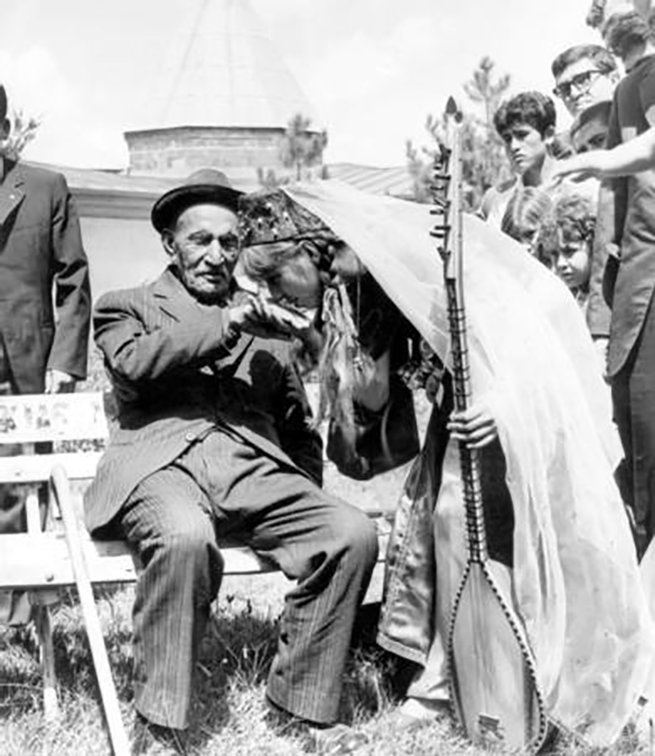Âşık Veysel’in dünyasını aydınlatan şiirleri