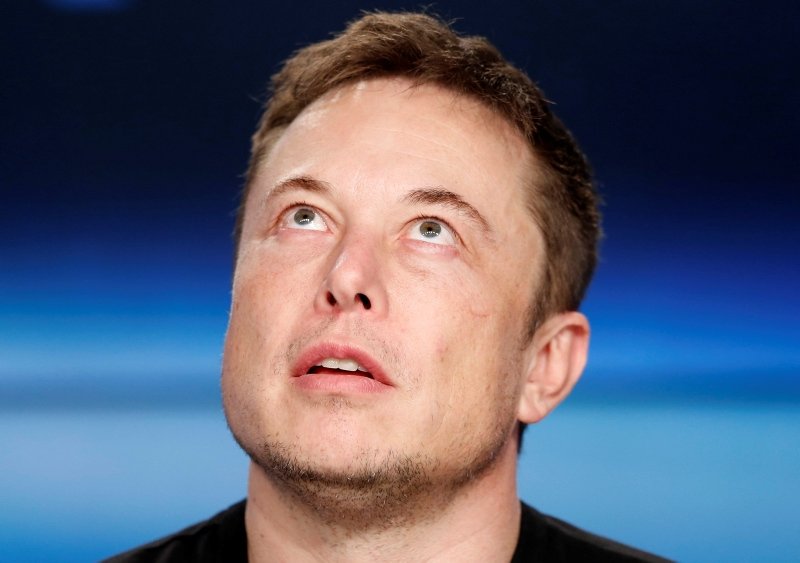 EVRENDE YALNIZ MIYIZ MUSK?