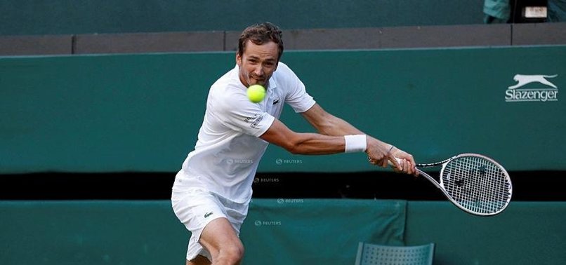 WIMBLEDON TO BAN RUSSIAN AND BELARUS PLAYERS