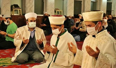 Turkish Muslims observe holy night of Laylat al-Qadr