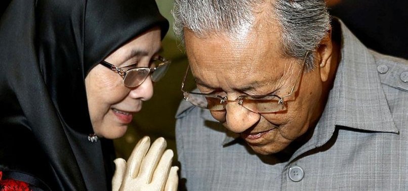 FROM CHURCHILL TO MAHATHIR: POLITICAL SECOND ACTS