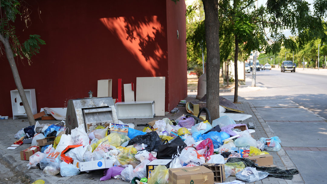 İZMİR’DE ÇÖP TEPKİSİ