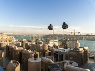 Karaköy’de Zamansız Bir Buluşma: The Bank Hotel Istanbul ve Serica Restoran’da Modern Türk Mutfağı Deneyimi