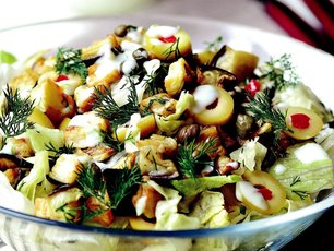 Yoğurt Soslu Patlıcan Salatası