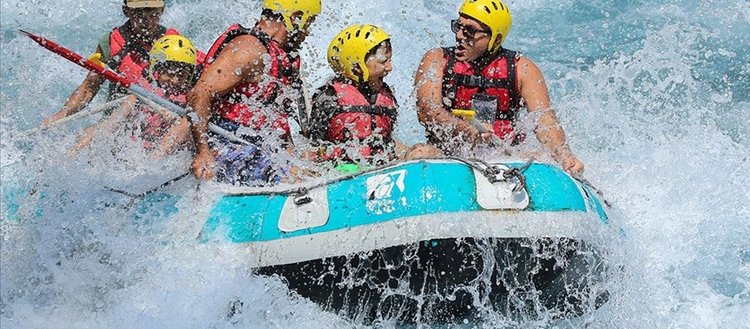 Rafting tutkunlarının vazgeçilmez adresi Köprüçay bu yıl turist sayısında rekora gidiyor