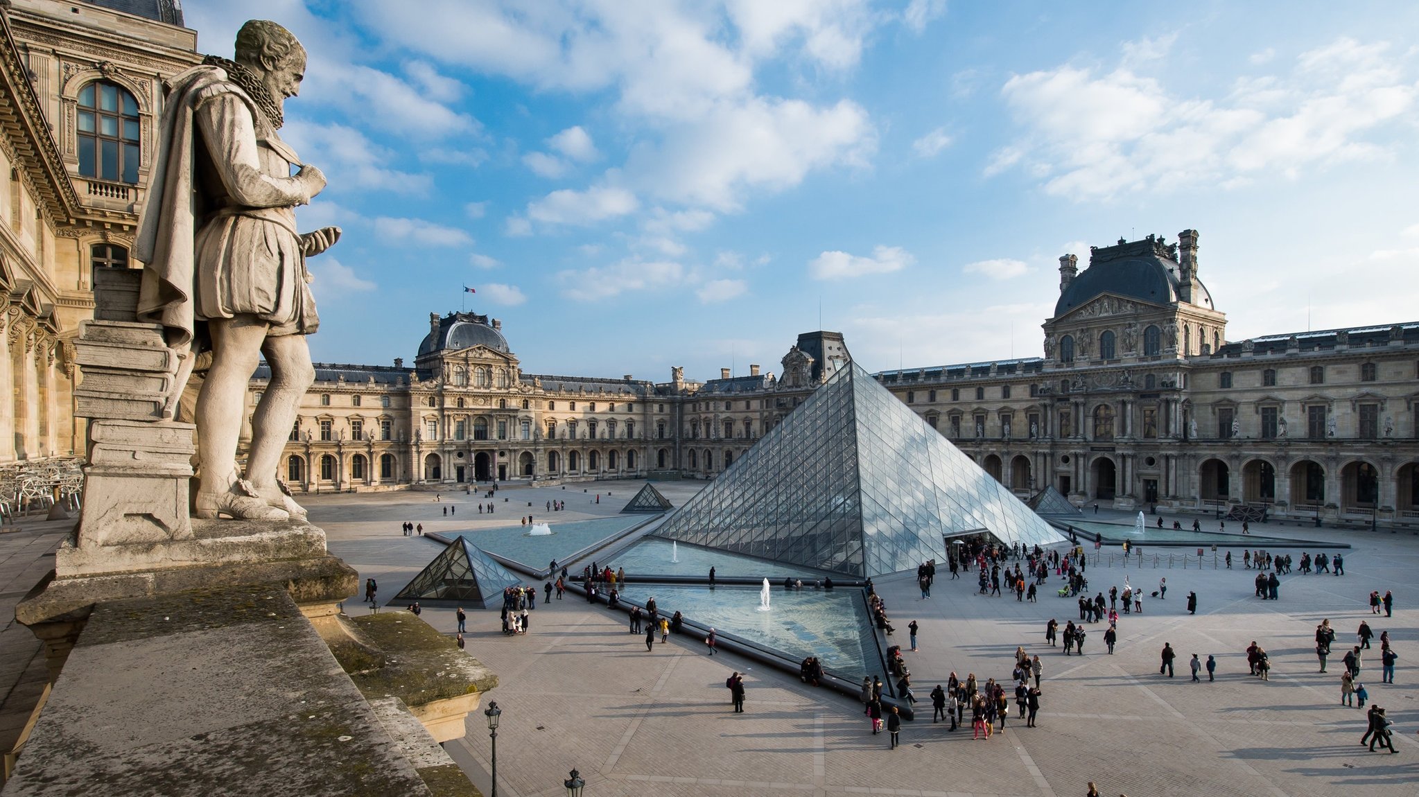 CORONA VİRÜS LOUVRE MÜZESİ’Nİ KAPATTIRDI