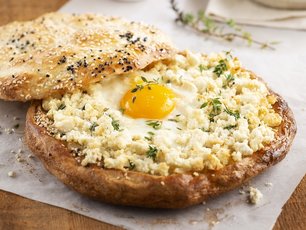 Yumurtalı Ve Tulum Peynirli Ramazan Pidesi