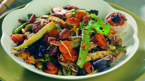 Tatlı Ekşi Soslu Salata