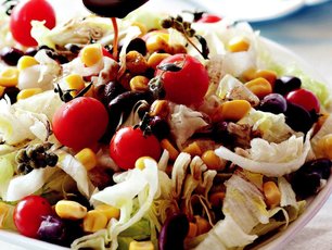 Demirhindi Soslu Yeşil Salata