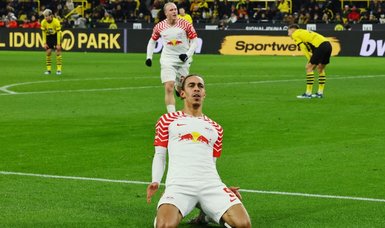 Leipzig beat 10-man Dortmund 3-2 in battle for fourth spot