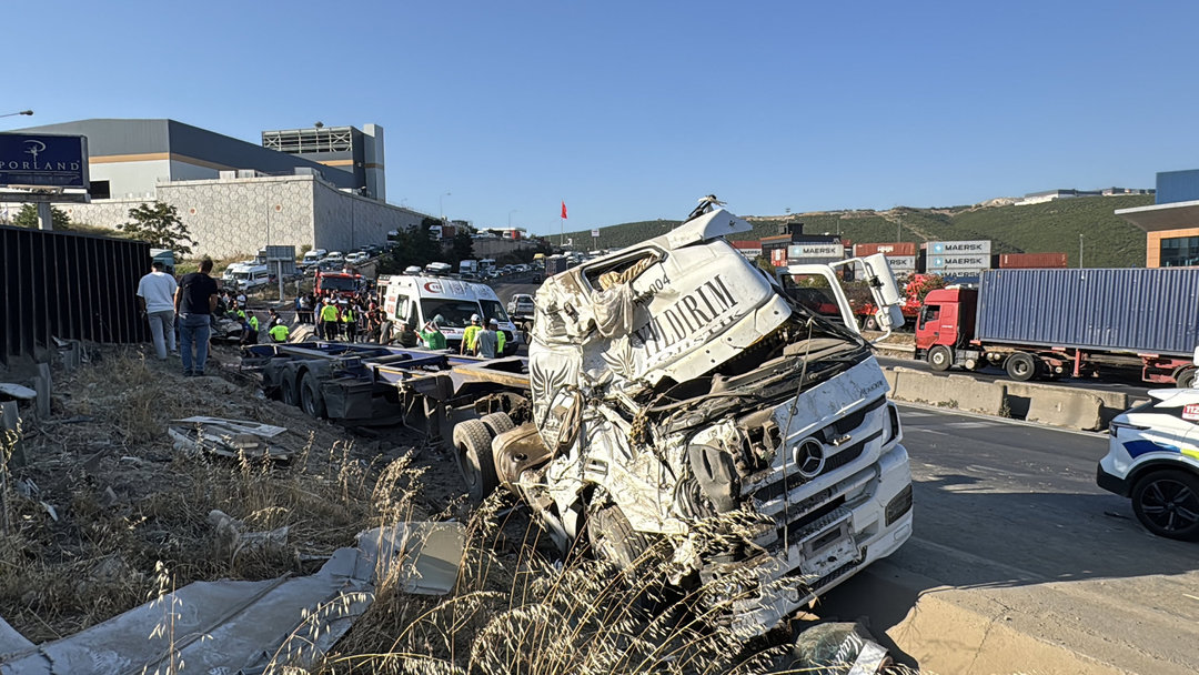 KOCAELİ’DE FECİ KAZA: 5 ÖLÜ, 1 YARALI