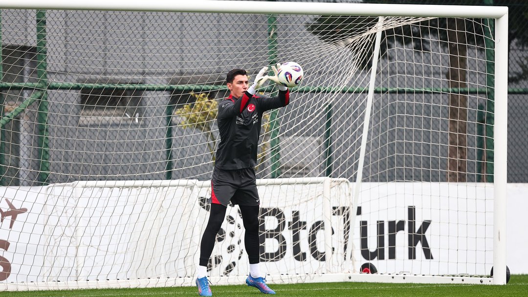 MİLLİ TAKIMDA BERKE ÖZER KRİZİ