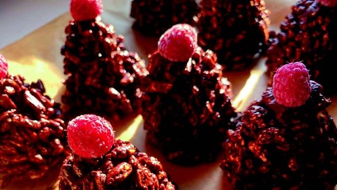 Pirinç Patlaklı, Çikolatalı Yılbaşı Kozalakları