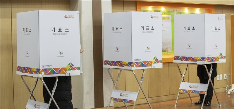 South Korea's main opposition leader resigns from party chairmanship to run for president
