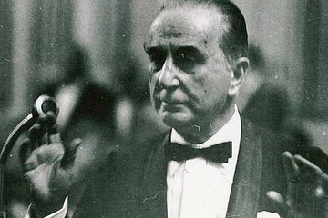 Türk müziğine frak giydiren adam Münir Nurettin Selçuk