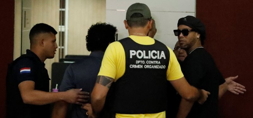 PARAGUAY POLICE QUESTION RONALDINHO OVER ALLEGED ADULTERATED PASSPORT
