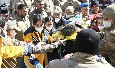 Young girl rescued from rubble in Turkey 178 hours after quake