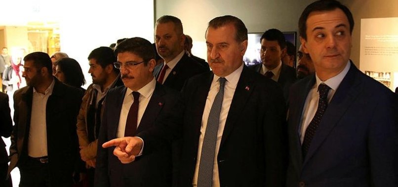 TURKISH MINISTER VISITS ARAFAT TOMB IN RAMALLAH