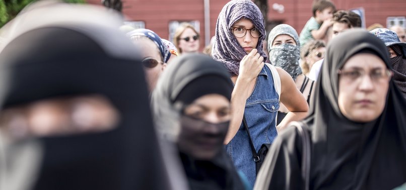 UN COMMITTEE SLAMS FRENCH BURQA BAN FOR VIOLATING RIGHTS