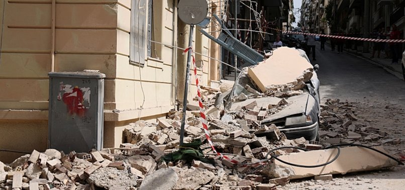 ONE DEAD FROM BUILDING COLLAPSE IN PIRAEUS, GREECE