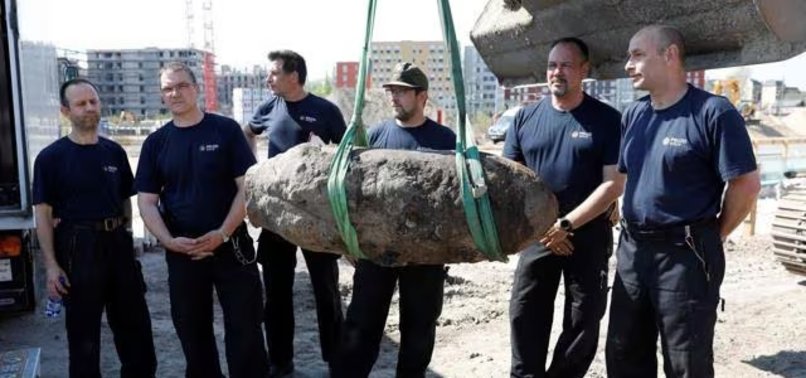 WWII 500-KILO BOMB DEFUSED IN BERLIN AFTER 15,000 PEOPLE EVACUATED