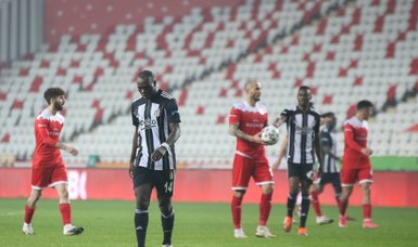 Beşiktaş held to draw with 10-man Antalyaspor